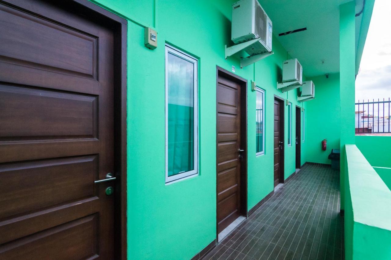 Batam Oyo 1917 Mamora Homestay מראה חיצוני תמונה
